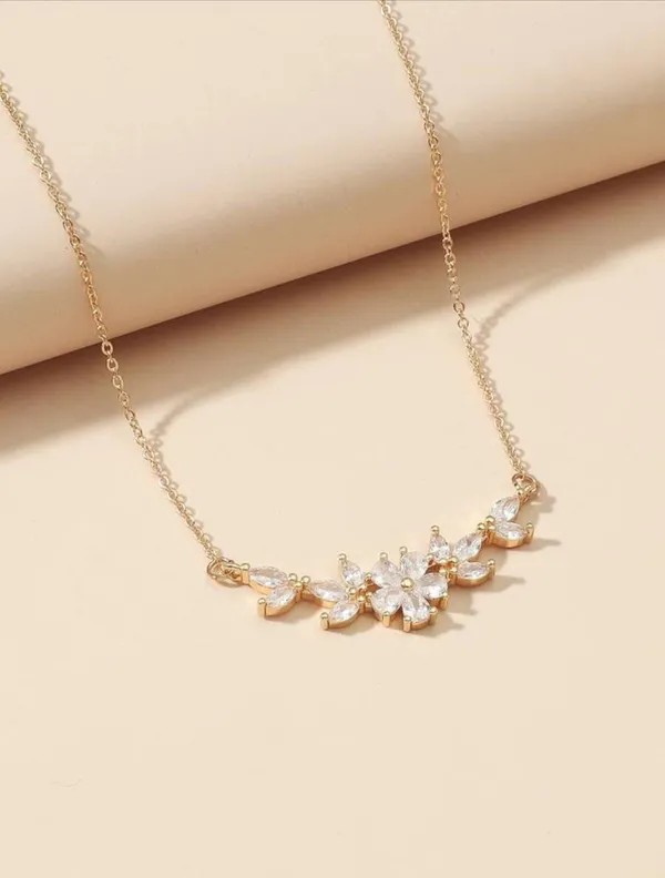 Gold-Plated_Tone_Floral_Crystal_Pendant_Necklace_For_Women