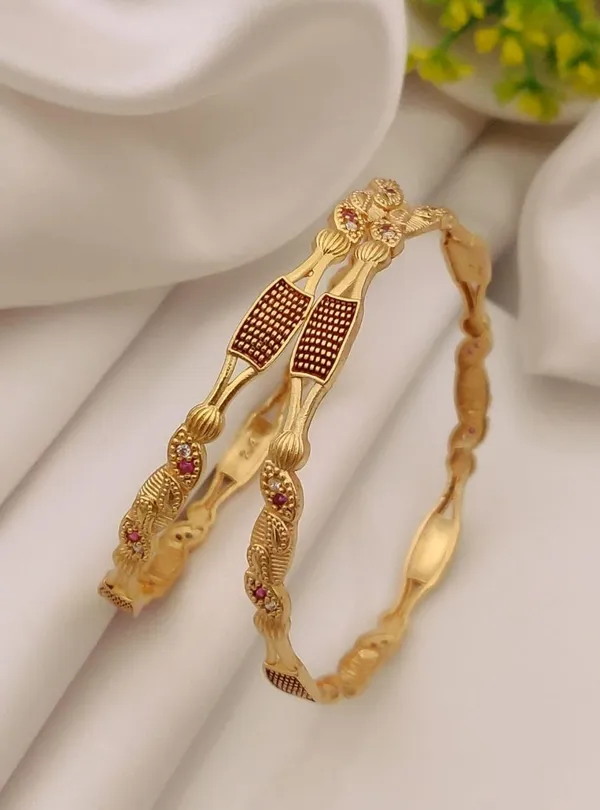 Gold_Plated_Tone_Ornate_Designer_Bangle_For_Women