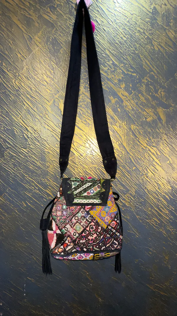 Black_Embroidered_Crossbody_Sling_Bag_for_Women