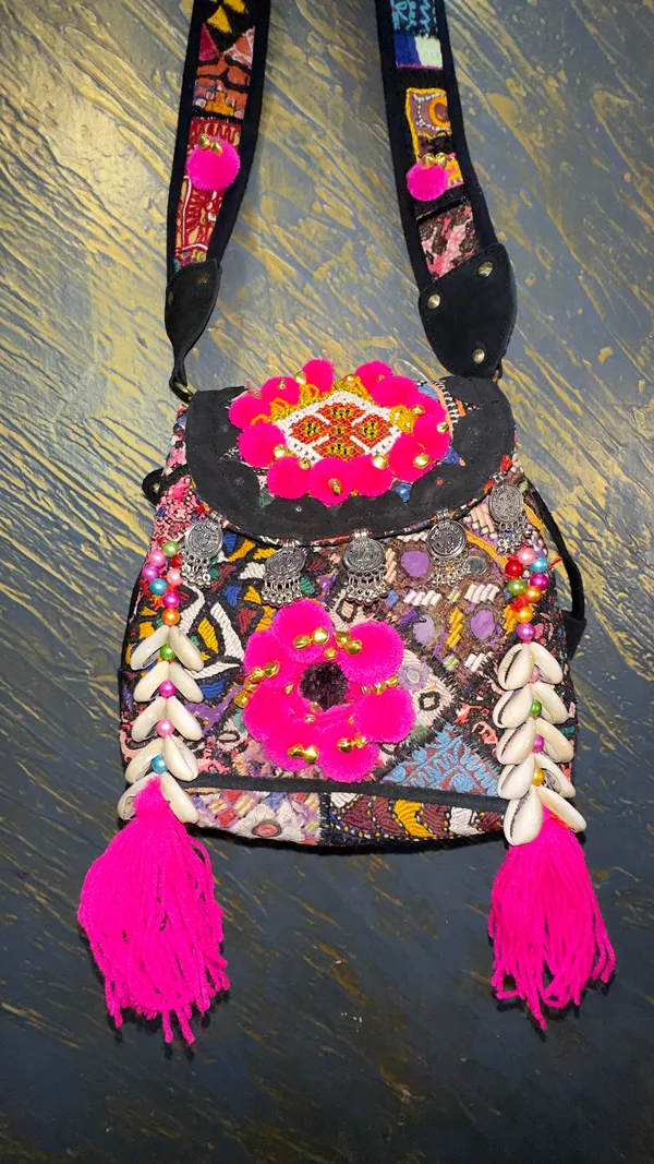 Black_Embroidered_Crossbody_Sling_Bag_for_Women