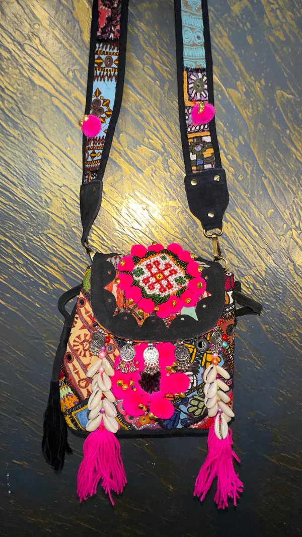 Black_Embroidered_Sling_Bag_for_Women