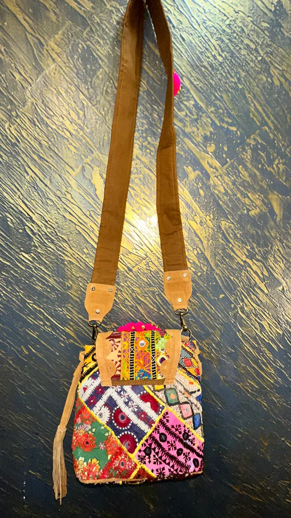 Multicolor_Embroidered_Sling_Bag_for_Women