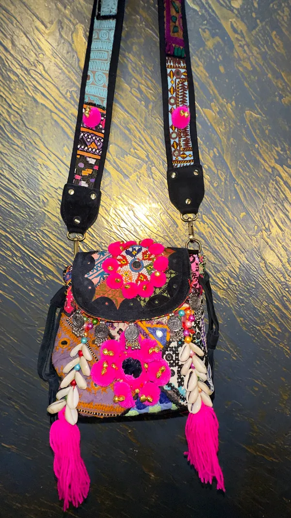 Multicolor_Embroidered_Sling_Bag_for_Women