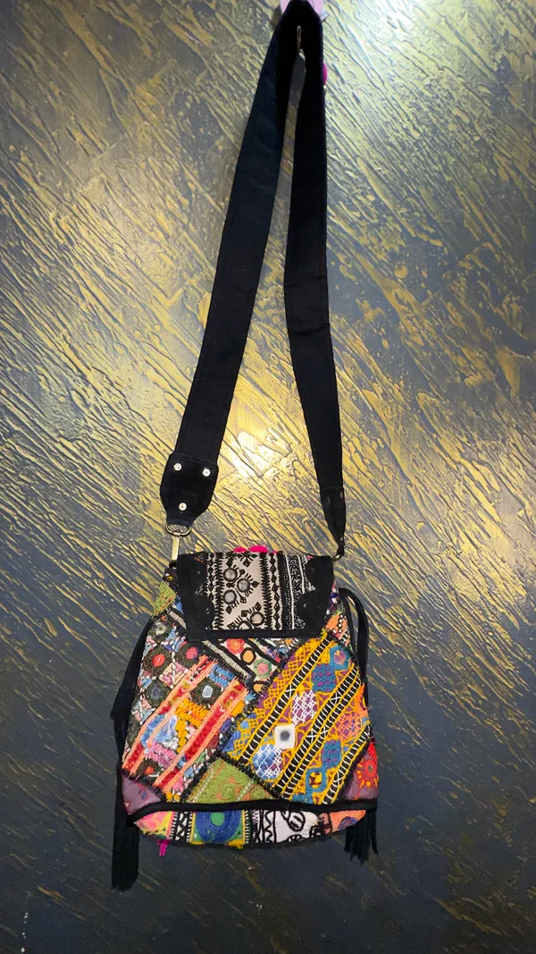 Multicolour_Embroidered_Sling_Bag_for_Women