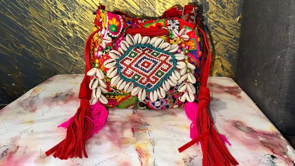 Red_Embroidered_Sling_Bag_for_Women