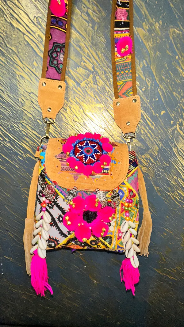 Multicolor_Embroidered_Sling_Bag_for_Women
