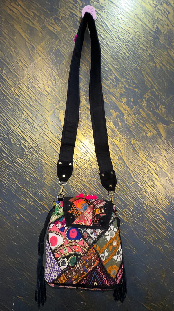 Multicolor_Embroidered_Sling_Bag_for_Women