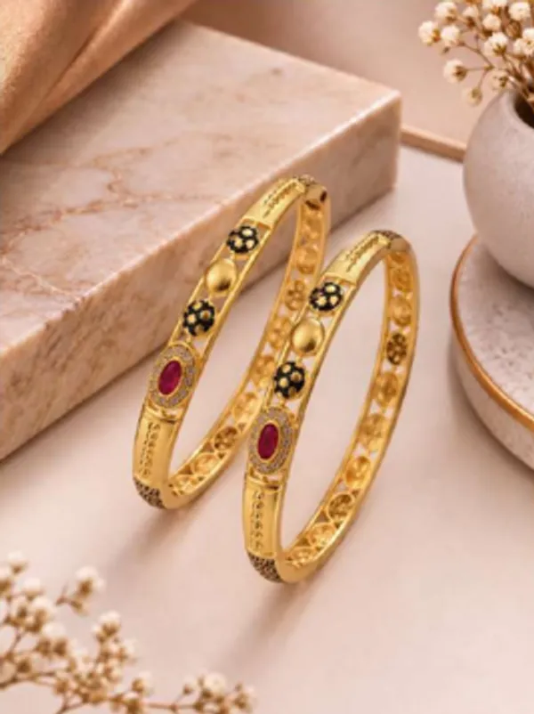 Gold_Alloy_Red_Oval_Black_Floral_Embellished_Bangle_Set_For_Women