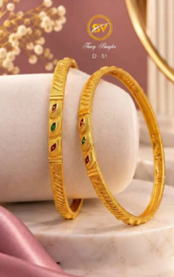 Gold_Alloy_Textured_Red_Green_Stone_Geometric_Bangle_Set_For_Women