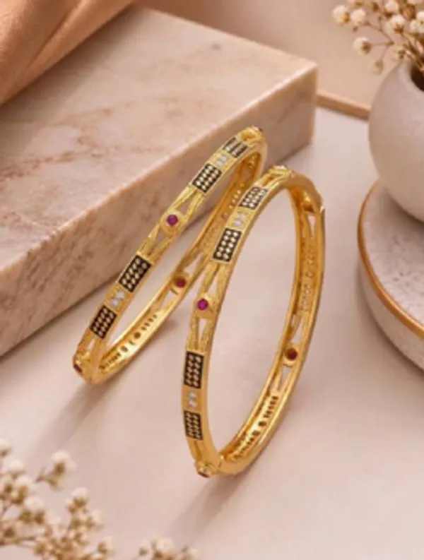 Gold_Alloy_Black_Geometric_Red_Accent_Bangle_Set_For_Women
