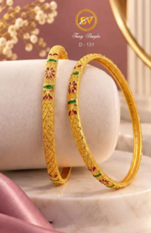 Gold_Alloy_Red_Green_Floral_Patterned_Bangle_Set_For_Women