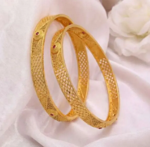 Gold_Alloy_Lattice_Textured_Red_Accent_Bangle_Set_For_Women