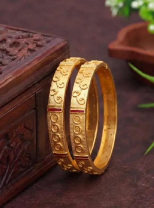Gold_Alloy_Embossed_Circular_Motif_Bangle_Set_For_Women