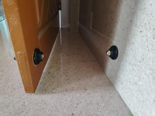 Black_Magnetic_Door_Stopper