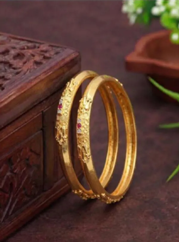 Gold_Alloy_Floral_Textured_Bangle_Set_For_Women