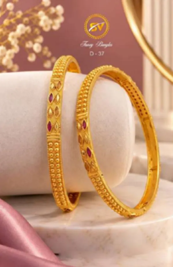 Gold_Alloy_Maroon_Stone_Embossed_Motif_Bangle_Set_For_Women