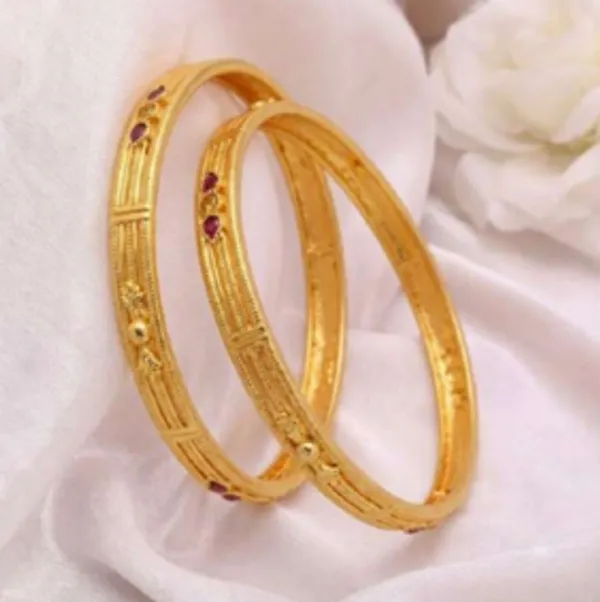 Gold_Alloy_Linear_Red_Stone_Embellished_Bangle_Set_For_Women