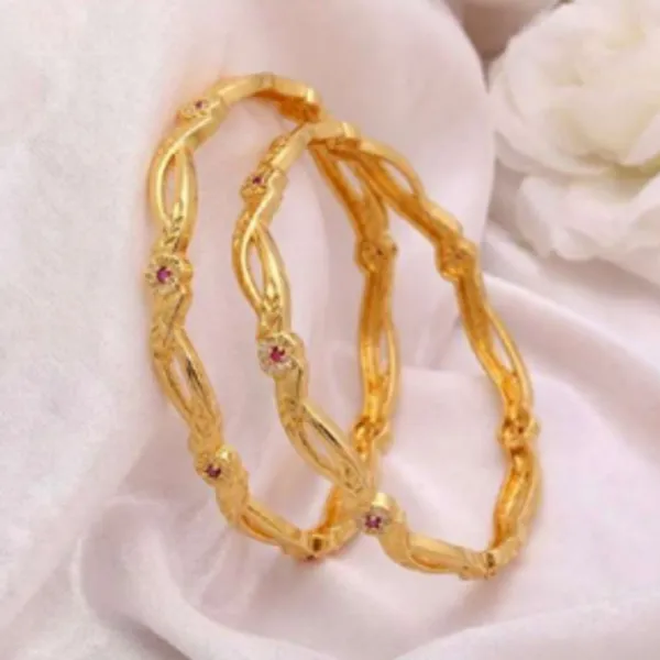 Gold_Alloy_Intertwined_Red_Stone_Embellished_Bangle_Set_For_Women