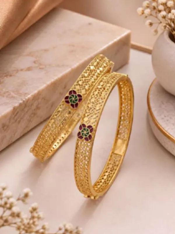 Gold_Alloy_Floral_Lattice_Enamel_Bangle_Set_For_Women