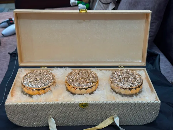Premium_Golden_Fur_Box_(3_Jar_Dryfruit)