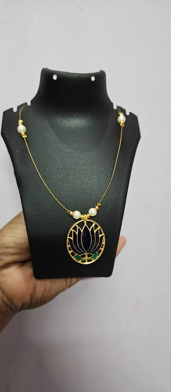 Golden_Lotus_Pendant_Chain_Set