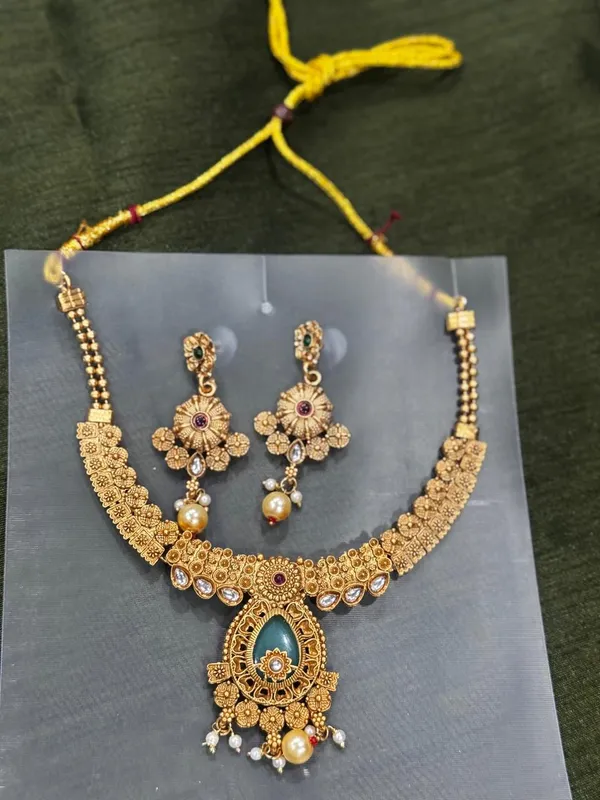 Gold-Tone_Ethnic_Necklace_Set_for_Women