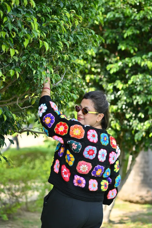 Women_Colourblocked_Cardigan_With_Embroidered_Detail