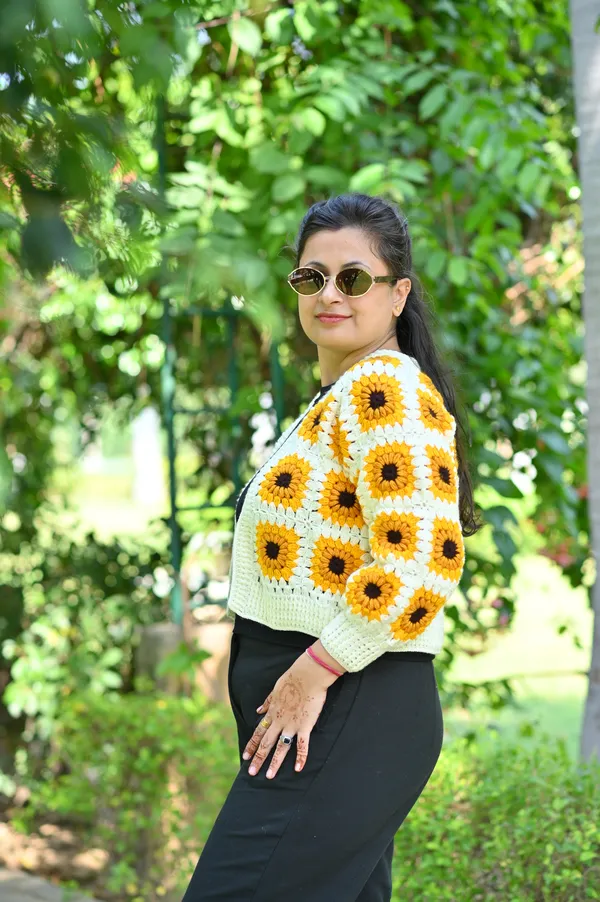 Women_Colourblocked_Cardigan_With_Embroidered_Detail