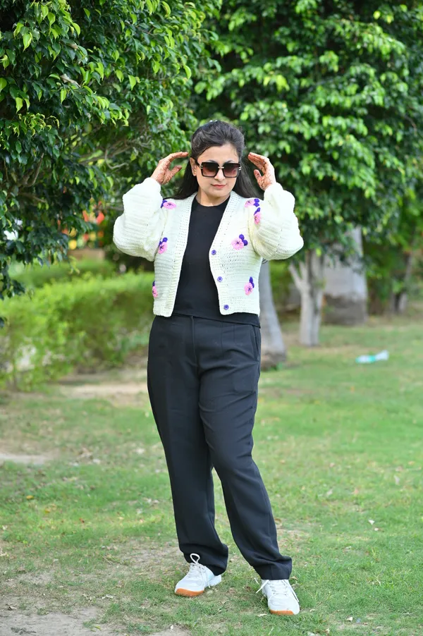 Women_Colourblocked_Cardigan_With_Embroidered_Detail
