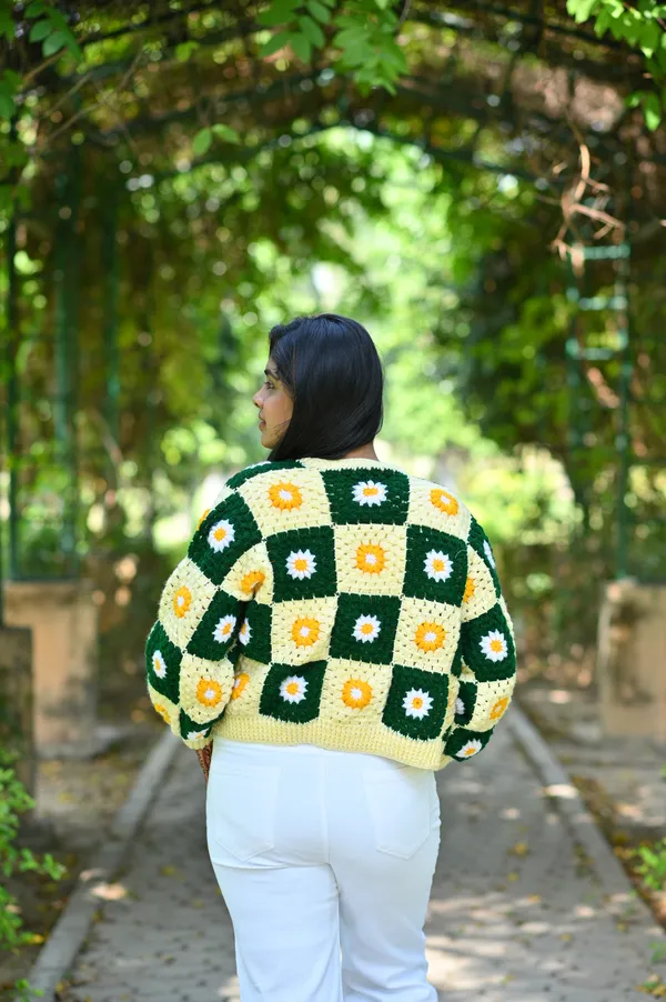 Women_Colourblocked_Cardigan_With_Embroidered_Detail