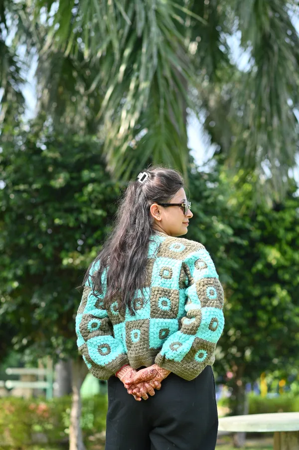 Women_Colourblocked_Cardigan_With_Embroidered_Detail