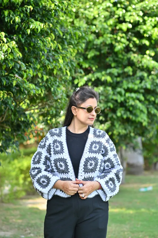Women_Colourblocked_Cardigan_With_Embroidered_Detail