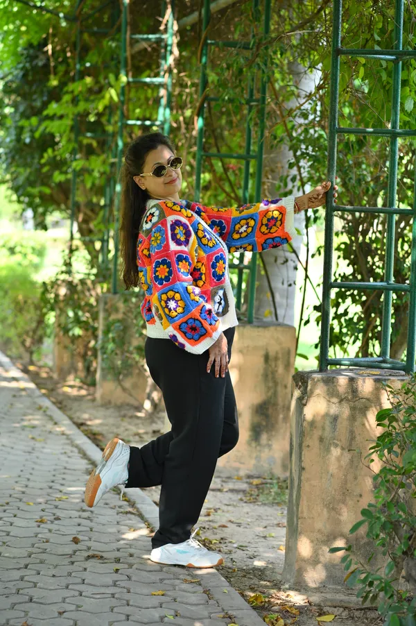 Women_Colourblocked_Cardigan_With_Embroidered_Detail