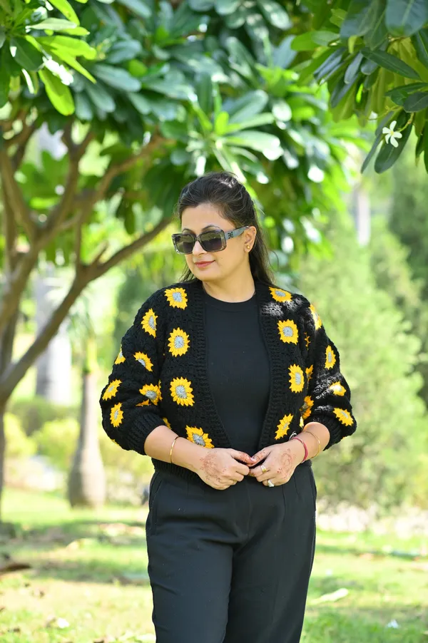 Women_Colourblocked_Cardigan_With_Embroidered_Detail