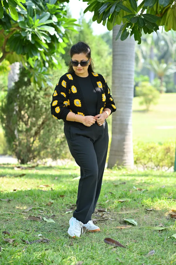 Women_Colourblocked_Cardigan_With_Embroidered_Detail