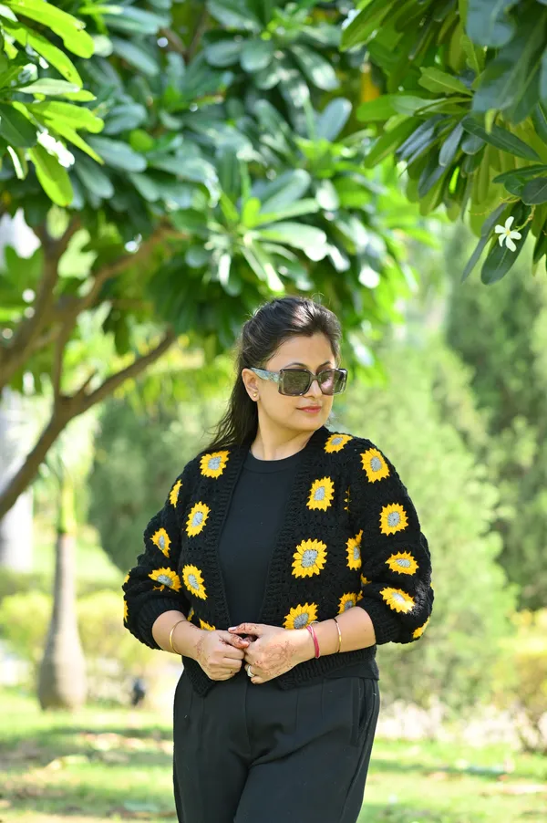 Women_Colourblocked_Cardigan_With_Embroidered_Detail