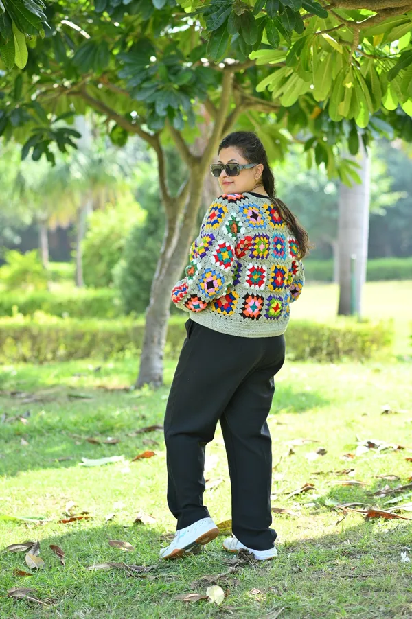 Women_Colourblocked_Cardigan_With_Embroidered_Detail