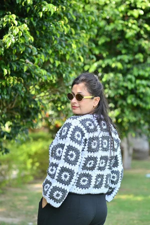Women_Colourblocked_Cardigan_With_Embroidered_Detail