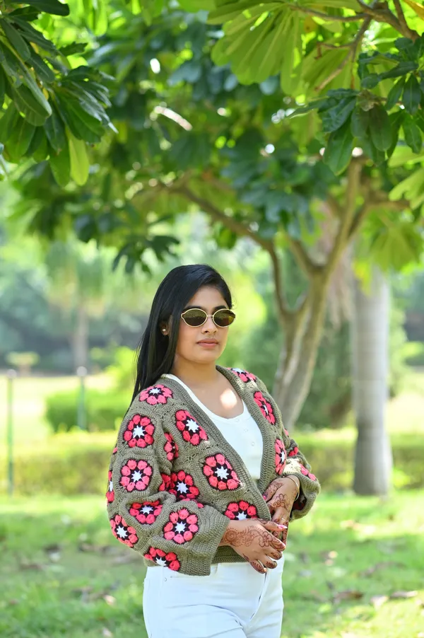Women_Colourblocked_Cardigan_With_Embroidered_Detail