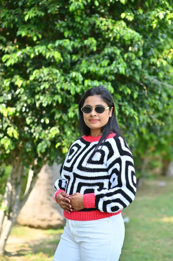Women_Colourblocked_Cardigan_With_Embroidered_Detail