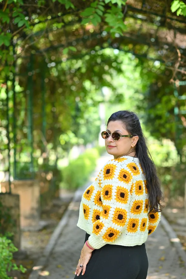 Women_Colourblocked_Cardigan_With_Embroidered_Detail