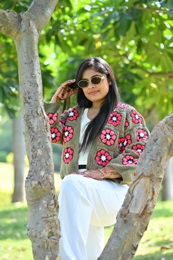 Women_Colourblocked_Cardigan_With_Embroidered_Detail