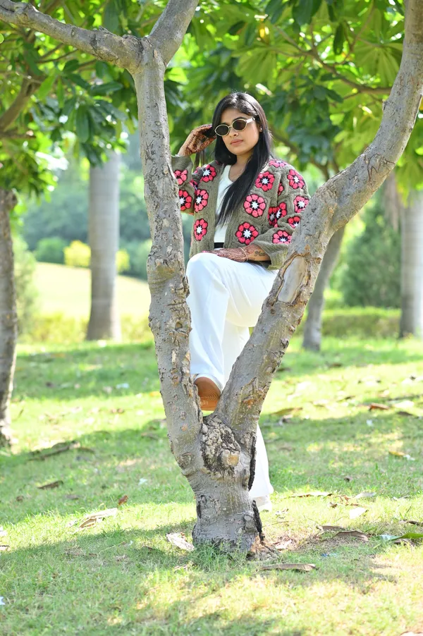 Women_Colourblocked_Cardigan_With_Embroidered_Detail