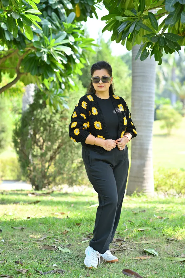 Women_Colourblocked_Cardigan_With_Embroidered_Detail
