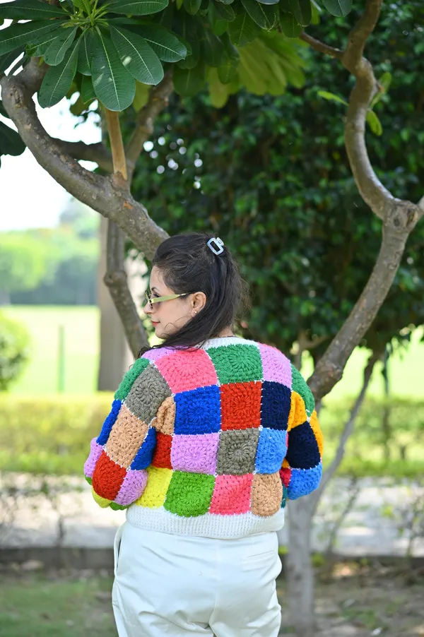 Women_Colourblocked_Cardigan_With_Embroidered_Detail