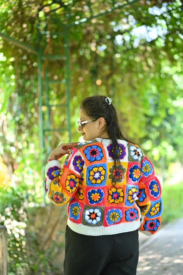 Women_Colourblocked_Cardigan_With_Embroidered_Detail