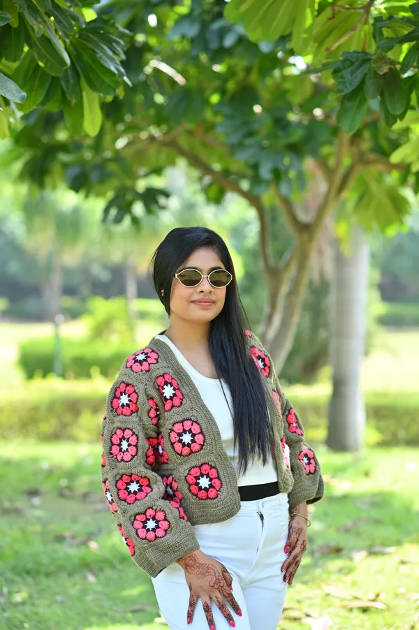 Women_Colourblocked_Cardigan_With_Embroidered_Detail