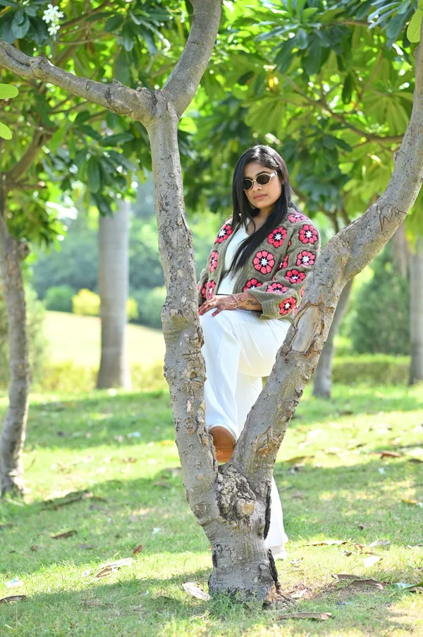 Women_Colourblocked_Cardigan_With_Embroidered_Detail