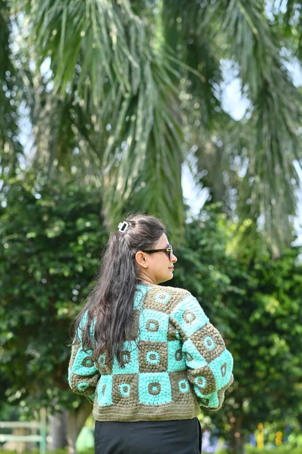 Women_Colourblocked_Cardigan_With_Embroidered_Detail