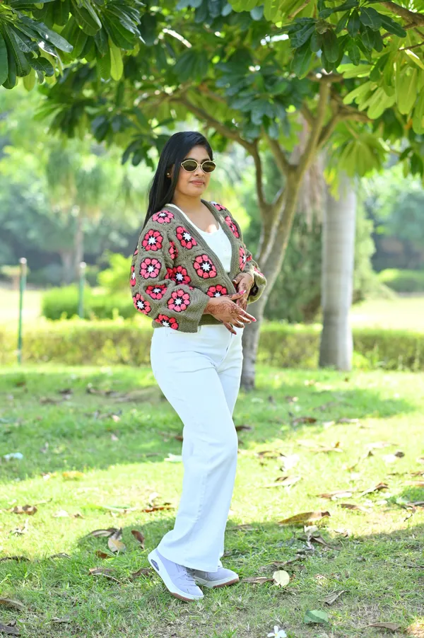 Women_Colourblocked_Cardigan_With_Embroidered_Detail